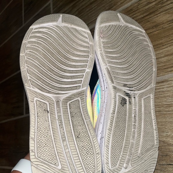 Clove Limited Edition 2022 BLACK HOLOGRAPHIC Nursing Shoes Sneakers - Picture 4 of 4